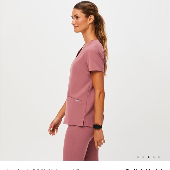 Figs mauve two pocket scrub top. Excellent condition. - Picture 2 of 9